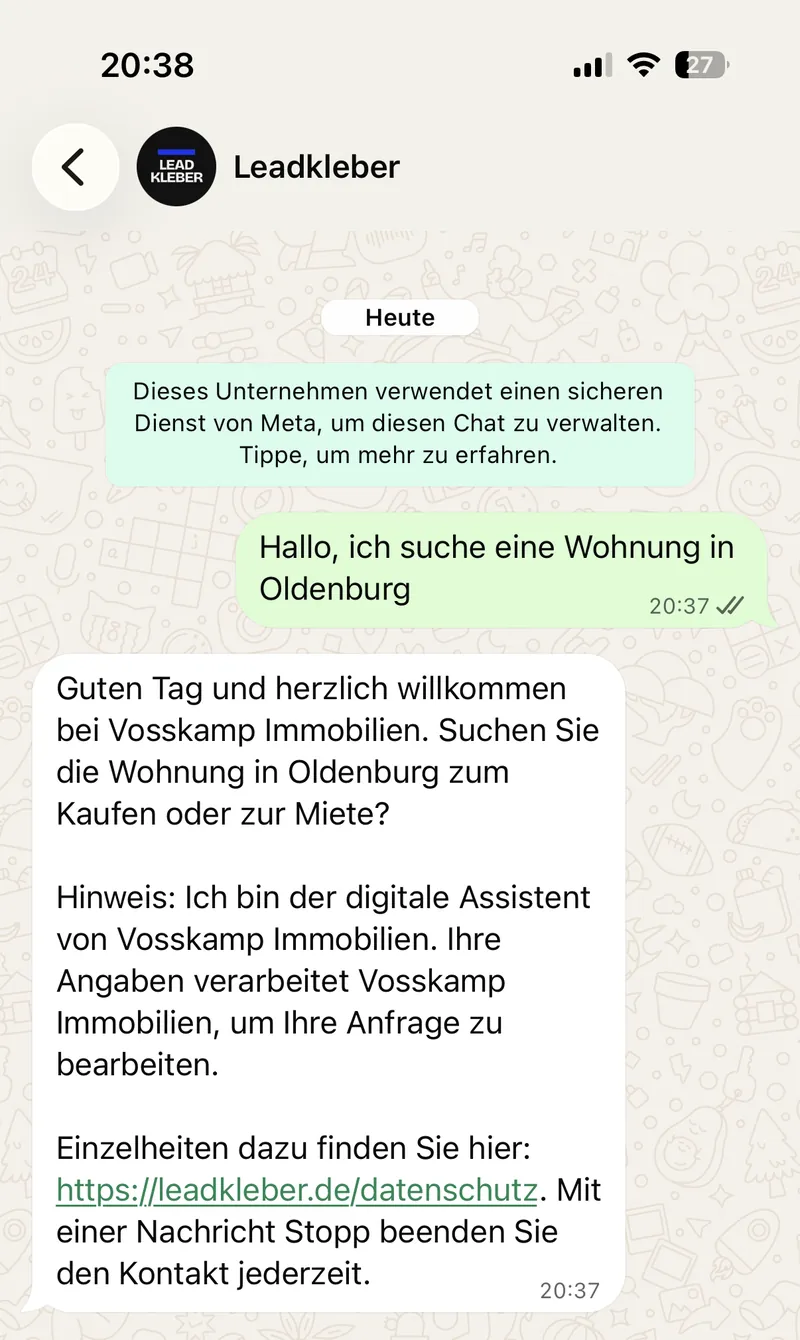 WhatsApp-Verlauf: Anfrage um 20:37 Uhr, Antwort des digitalen Assistenten in derselben Minute